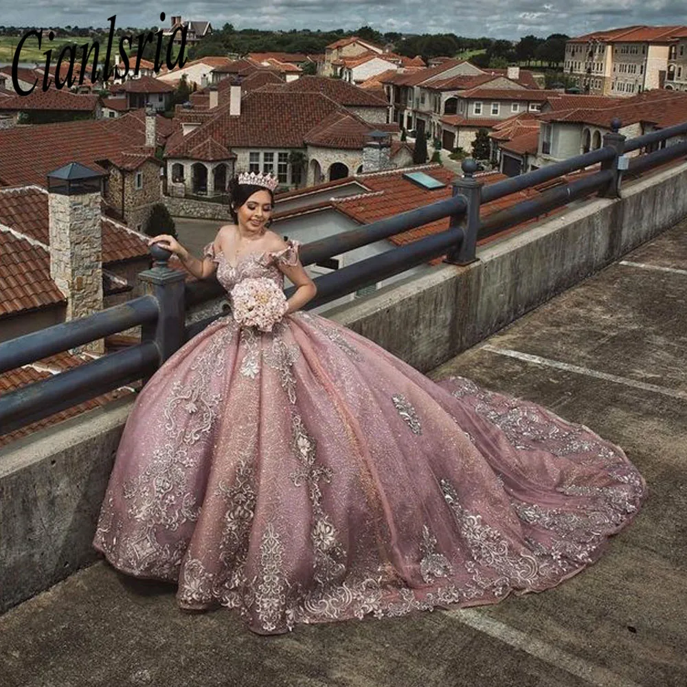 فستان وردي Quinceanera مشد على شكل قلب الكرة ثوب مطرز الكشكشة عيد ميلاد رداء حفلات حلوة 16 Vestidos De 15 Años