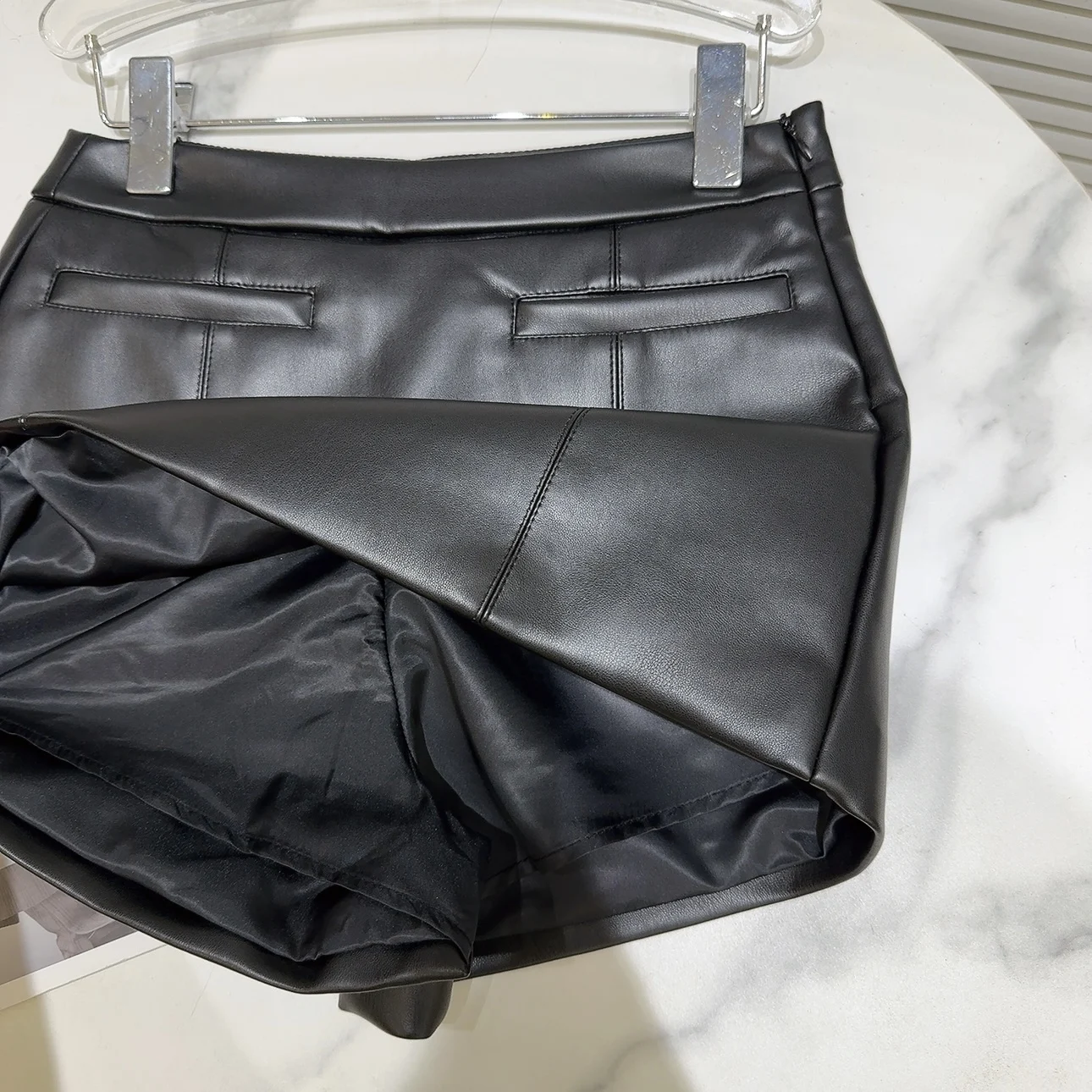 K Lady hiver 2025 jupe en cuir PU femmes Super ort pantalon jupe ket décoration Sexy taille moyenne jambe droite