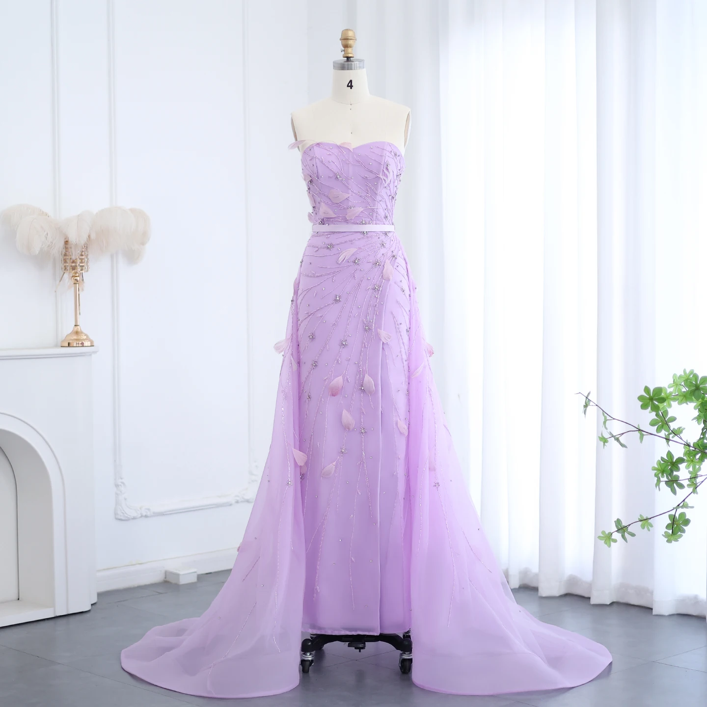 

Custom Made Luxury Feathers Beaded Lilac Evening Dresses Overskirt Sweetheart Slit Arabic Wedding Party Gowns SZ456