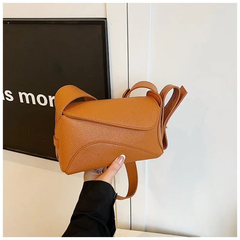 

Minimalist Unique Leisure Business Diaper Bag For Women Stylish Vintage Fashionable Leather Tote With Letter Logo