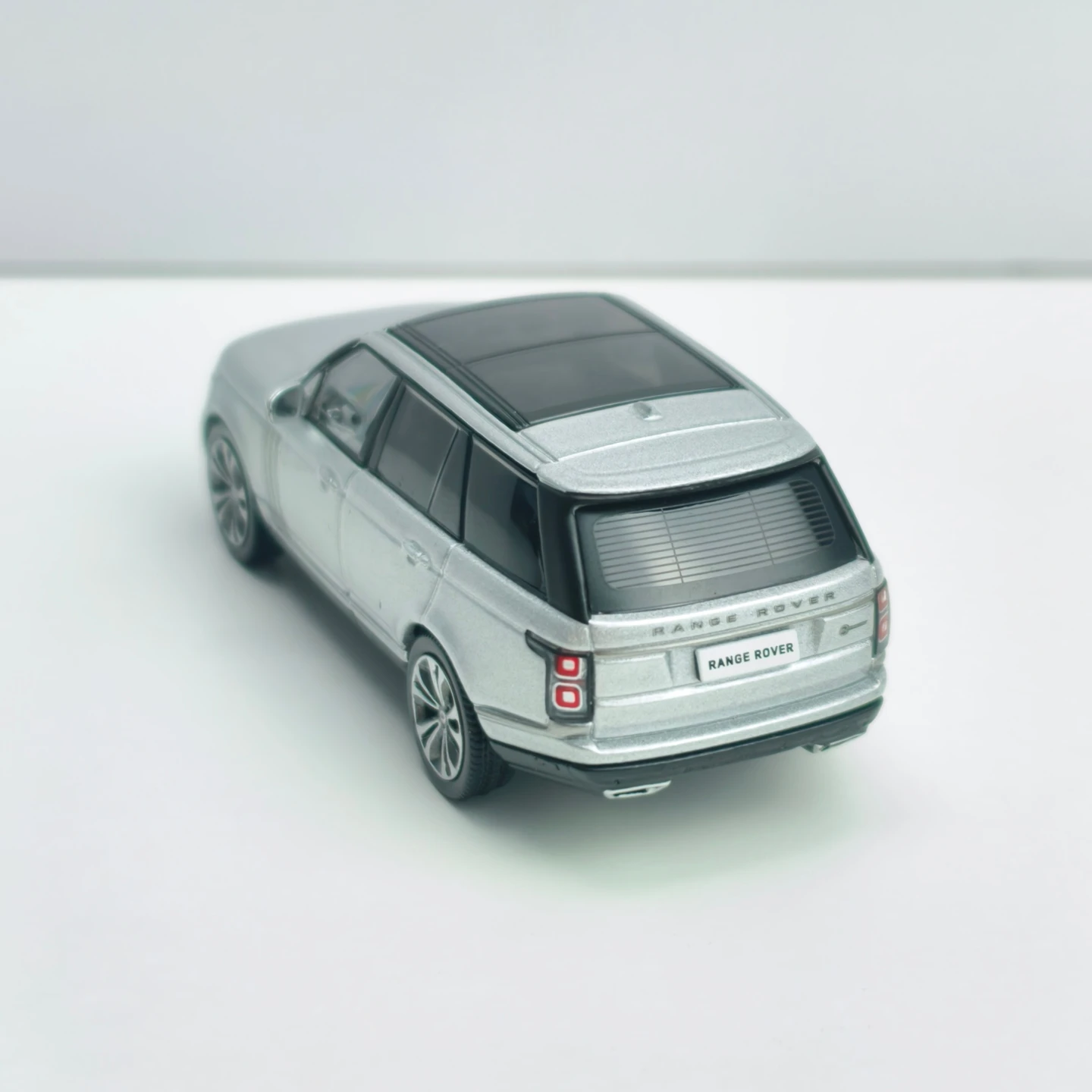 1: 64 simulation 2020 Land Rover Range Rover alloy off-road vehicle model car decoration collection desktop decoration gift