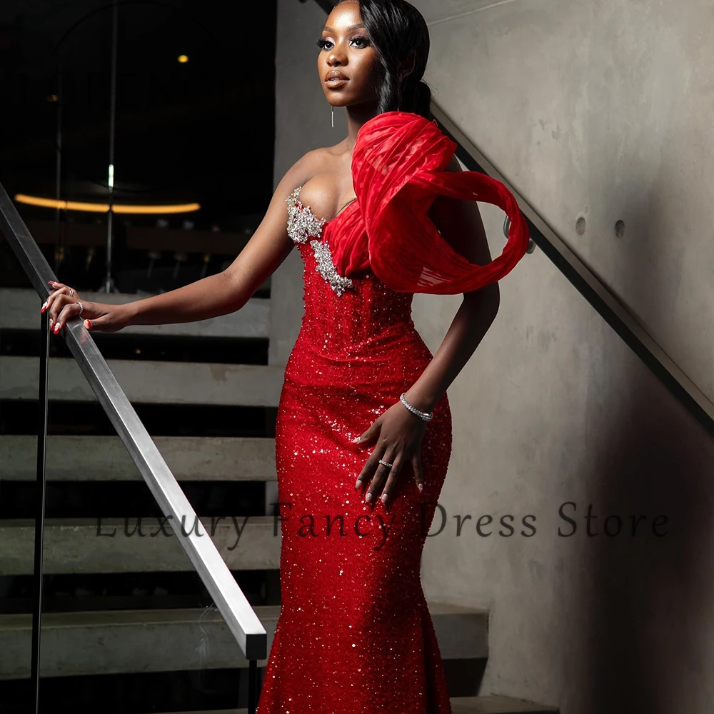 Vestidos de fiesta de lujo con diamantes para mujer, vestidos de fiesta de noche con lentejuelas de sirena y un hombro, traje sin mangas personalizado para hombre de lujo