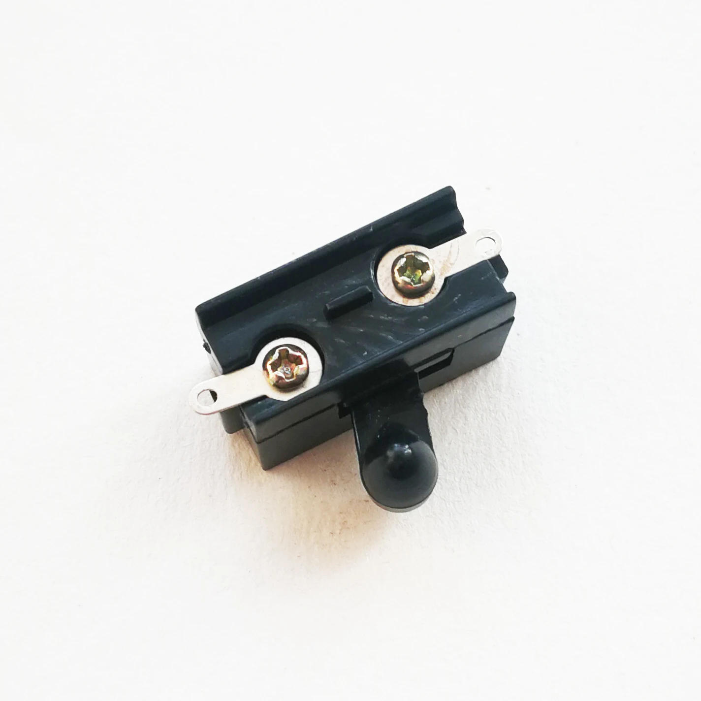 การเปลี่ยนที่ตัดขนไซเรนสวิทช์ไฟพอดีกับที่ตัดขนส่วนใหญ่