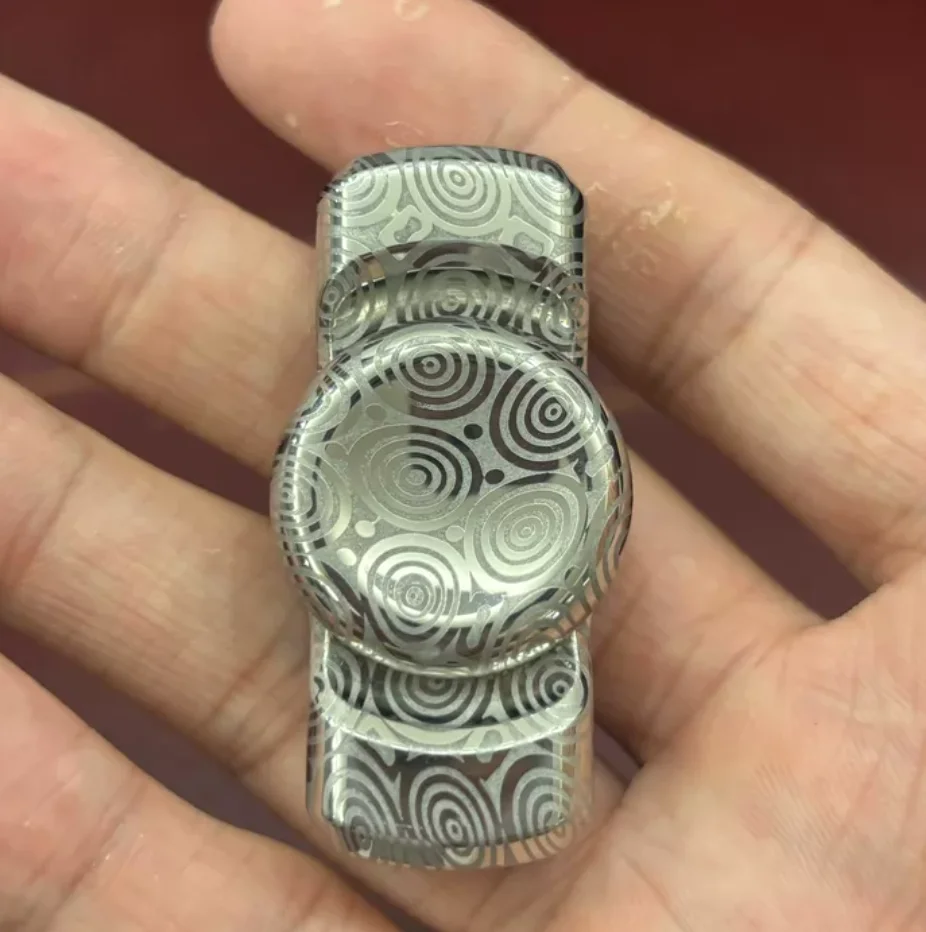 Used EDC c. Deer damascus shadow spinning gyroscope Spinning Fingertip Gyroscope fidget spinner metal decompression toy