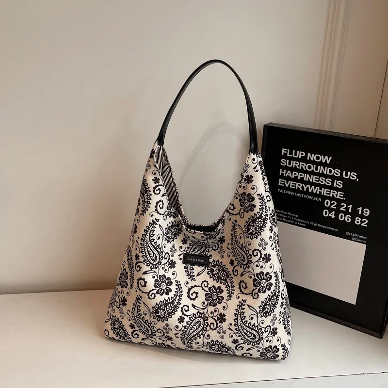 

Light Luxury Nylon Patterns Large Capacity Tote Bag Autumn Vacation Fashion Shoulder Bags Brand Ethnic Versatile Female Bags