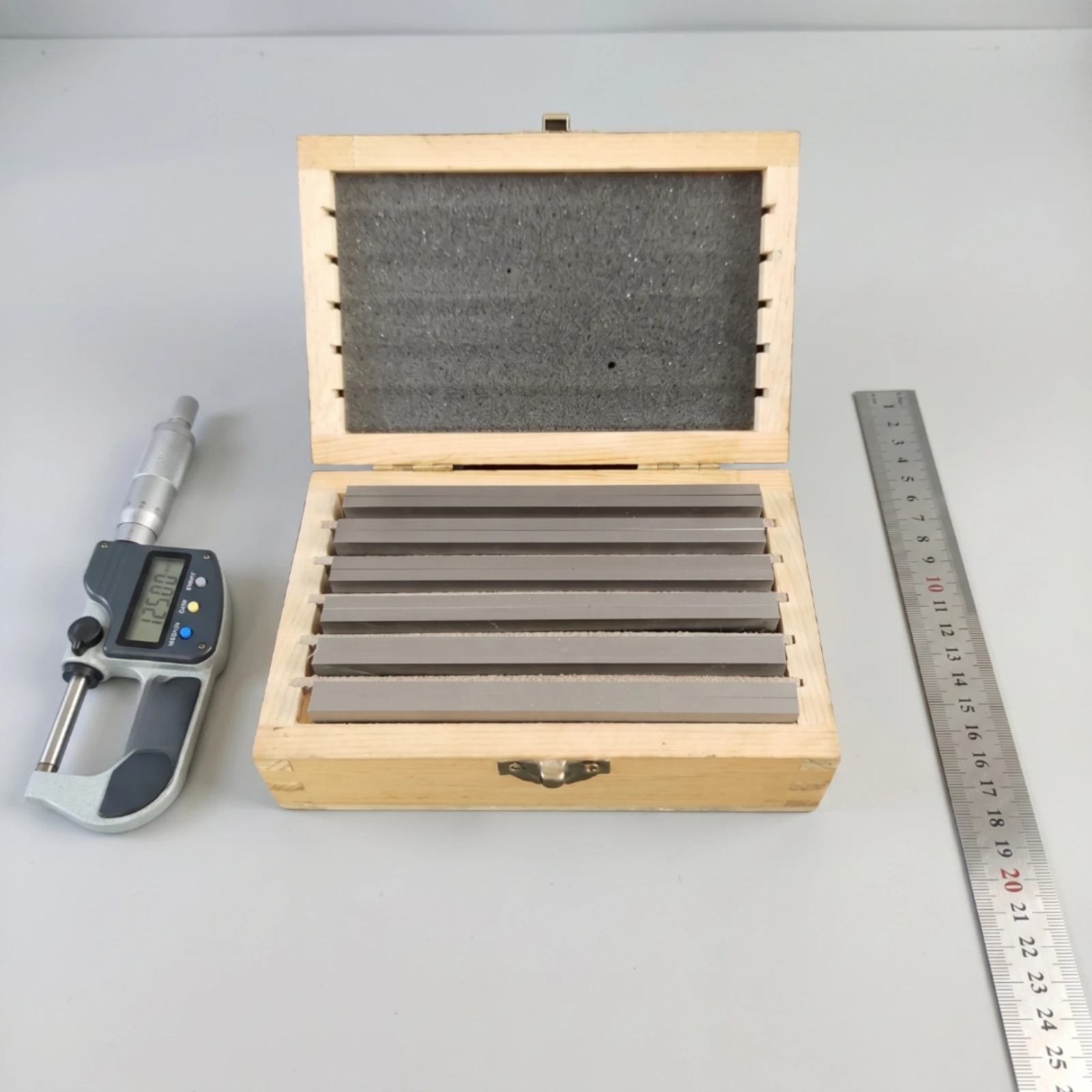 12 Pieces Milling Vise Parallels Fitted Precision Parallels Parallel Blocks with Wooden Case Rectangular Tooling Long-Lasting