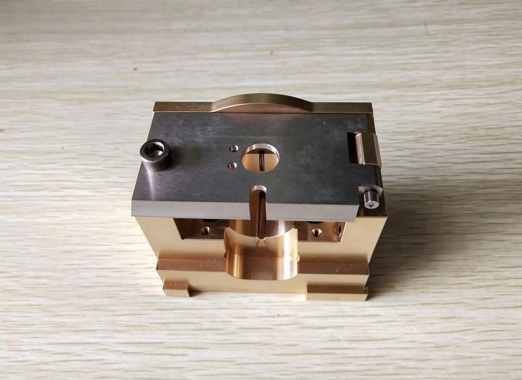 X187B532H01,Guide Base,upper dies block with door 80x69x47mm apply for Mitsubishi wire cut edm Machine Parts