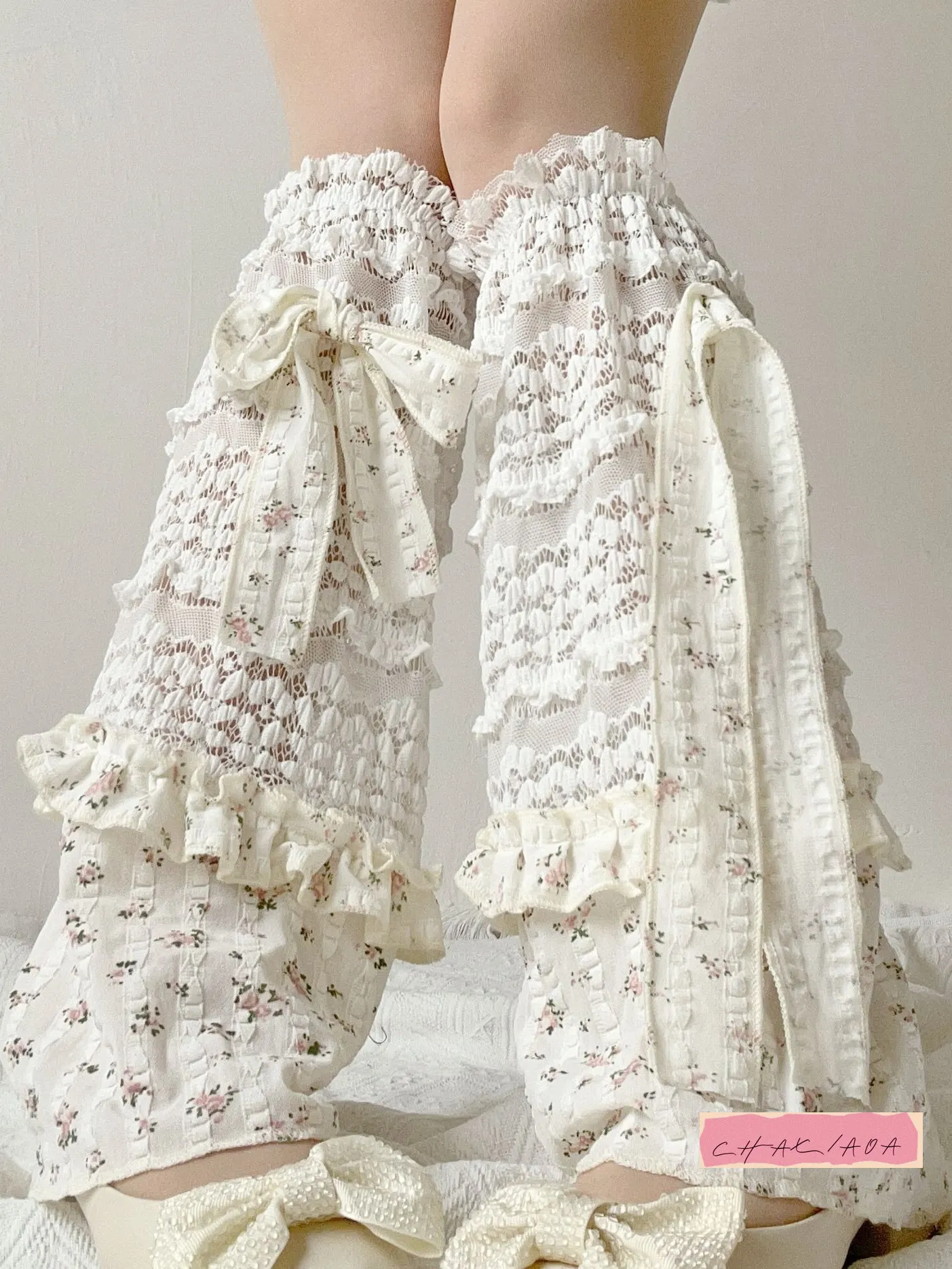 

Японские кавайные белые, черные кружевные носки в стиле Лолиты, женские милые женские носки с цветочным ремешком и бантом, жемчужные звезды, женские носки до середины икры