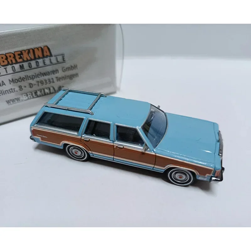 1:87 Scale Ford LTD Country Off-road Travel Plastic Car Model Collection Ornaments