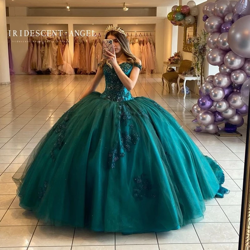 IRIDESCENT New Emerald Green Ball Gown 15 Year Old Vintage Quinceanera Dresses Lace Up Back Appliques Girls Party Vestidos