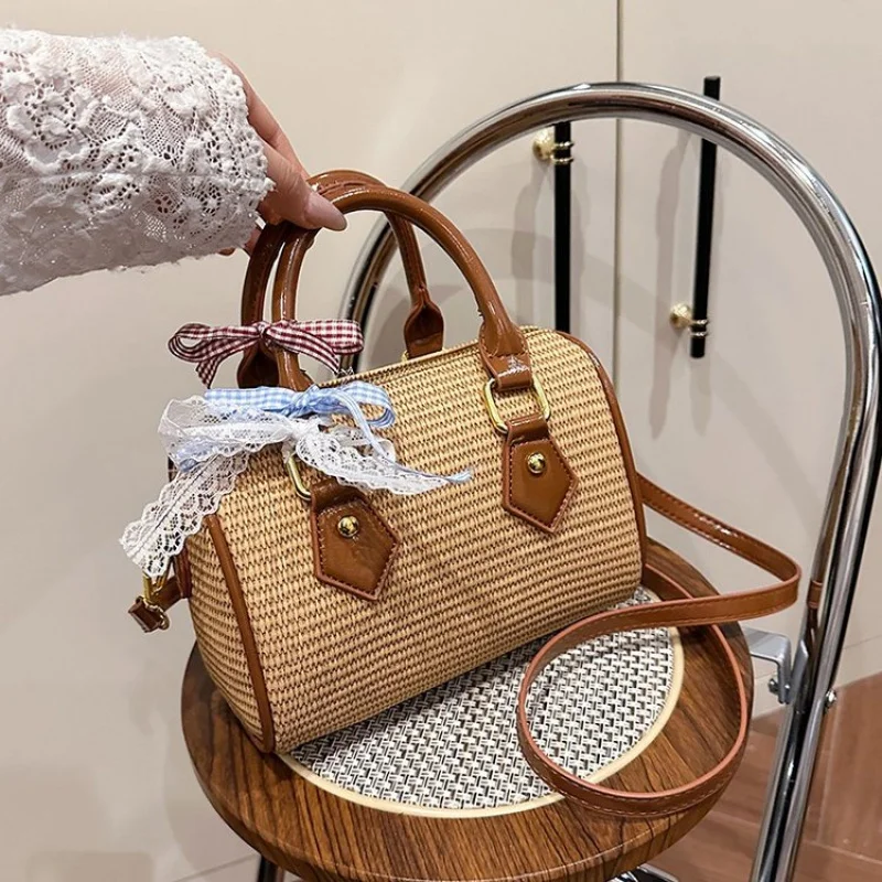 

Fashionable Ladies Handbag Crafted From Lightweight Leather Featuring Famous Designer Inspired And High-End Daily Style​