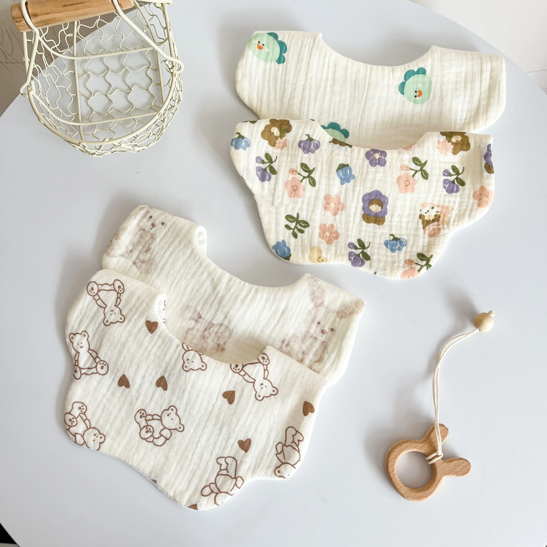 Baby Bibs Cotton Newborn Waterproof Burp Cloths Adjustable Infant Girls and Boys Cute Cartoon Print Bib Baby Feeding Accessories