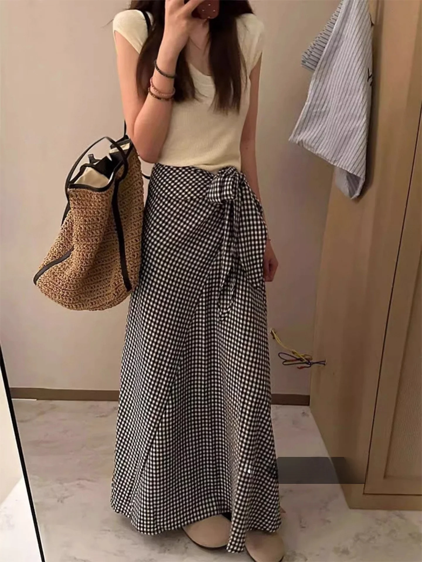 

Черная клетчатая юбка, женская осень 2023, новинка маленького дизайна, асимметричная длинная юбка трапециевидной формы с завышенной талией