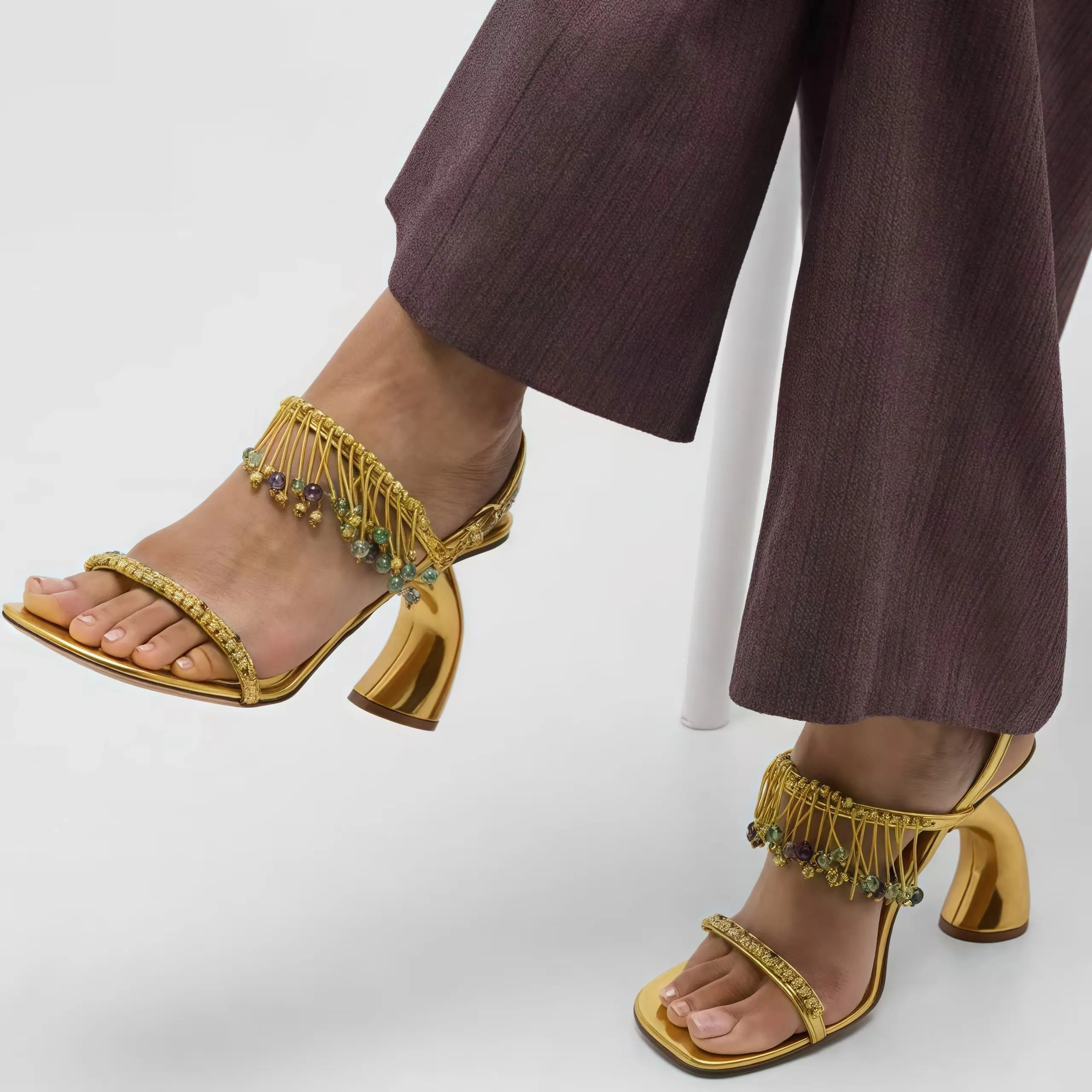 

Богемные летние новинки 209, женские сандалии на толстом высоком каблуке с золотыми кисточками и бисером, модная вечерние танцевальная обувь с пряжкой