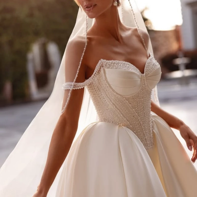 

Customized satin simple white Ball Gown Royal Wedding Dresses crystal applique Pearl bead Long tail Made Robe De