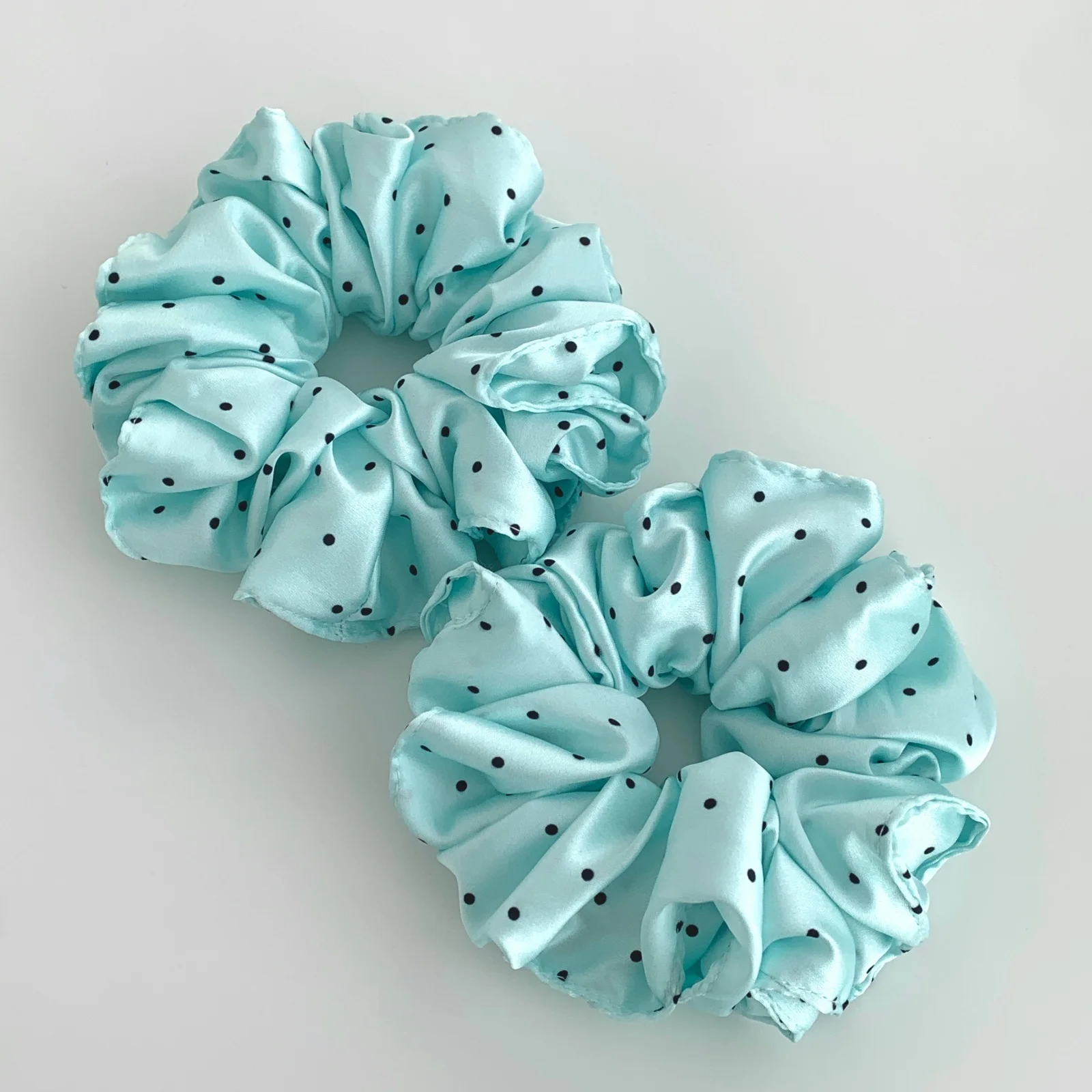 Scrunchie en satin à pois turquoise, élastique brillant élégant, accessoire de coiffure vintage pour femme, idéal pour le quotidien estival