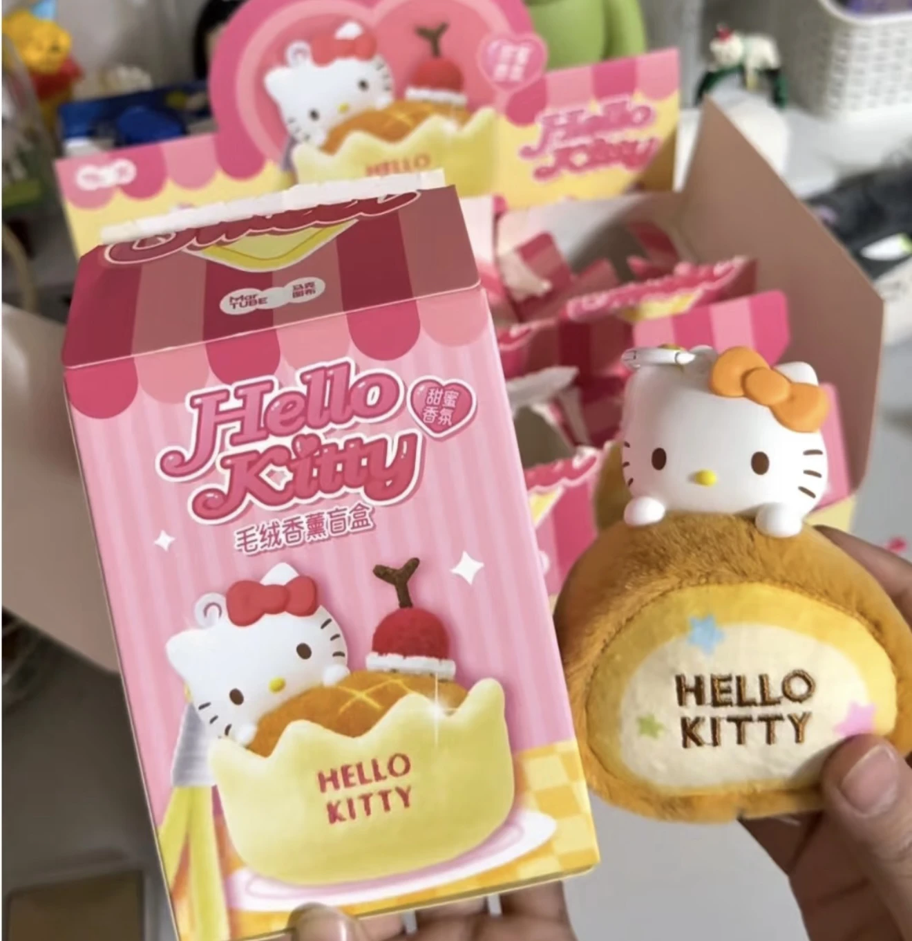 Heiße echte Sanrio Hellokitty Sweet Workshop Serie Blind Box duftende Anhänger Mystery Box Cartoon Kuchen individuelle Geschenk Dekor