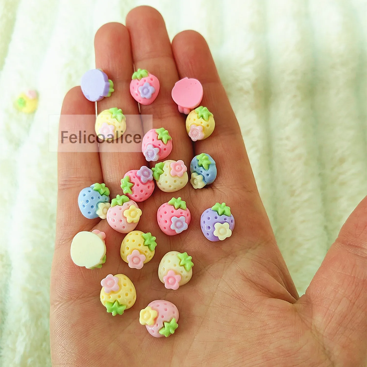 30Pcs New Cute Resin Mini Small Strawberry Flower Flat Back Ornament Jewelry Making Manicure Hair Wear Accessories 7mm*9mm view 4