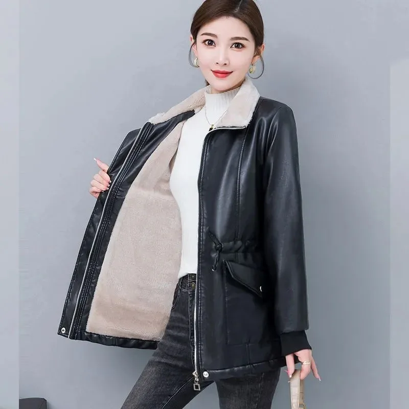 Damska kurtka motocyklowa ze sztucznej skóry na rok 2025, koreański styl, duży rozmiar 4XL, skórzana kurtka zimowa, damska kurtka rekreacyjna ze skóry PU.