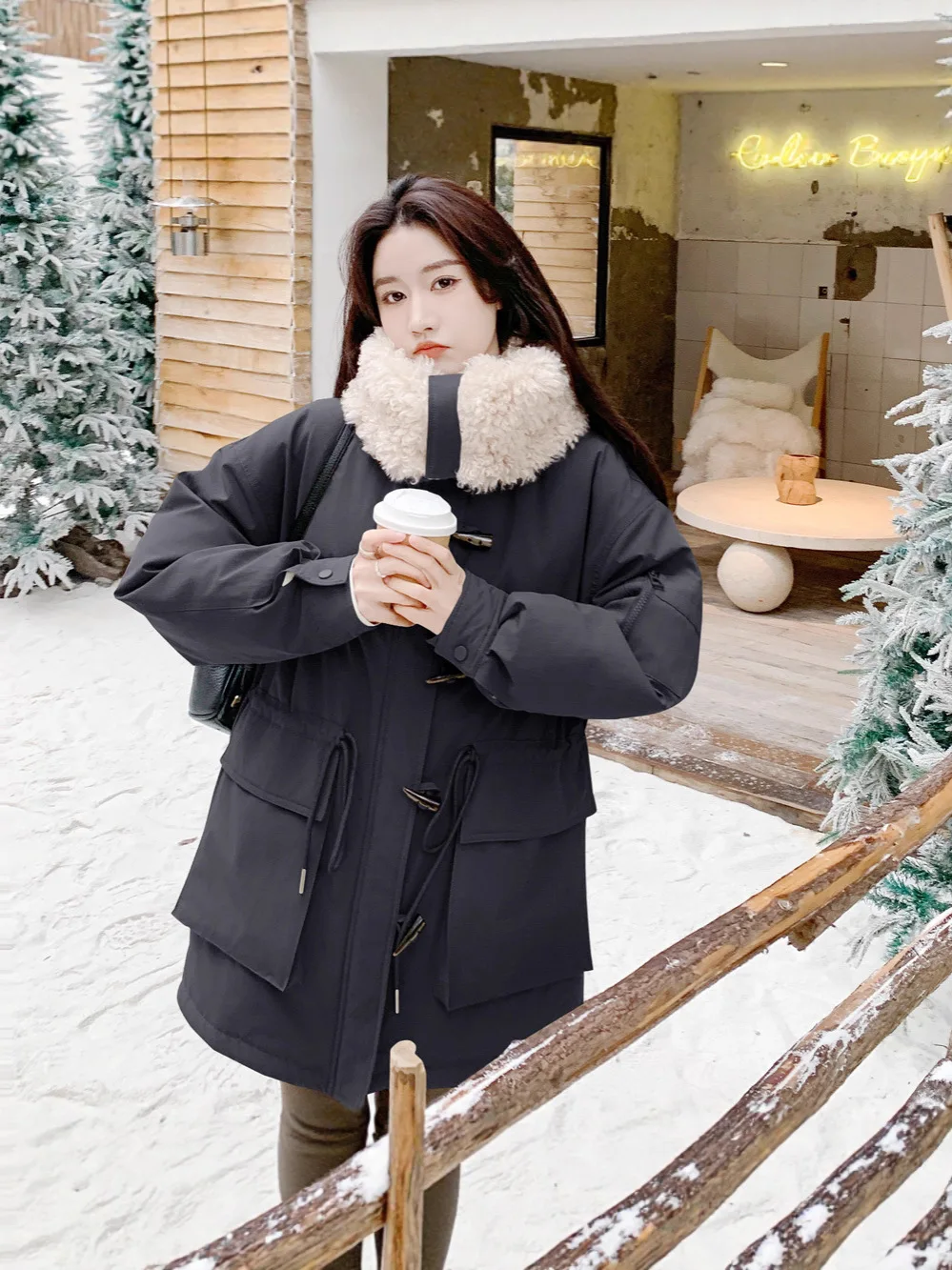 

Женская зимняя теплая комфортная пуховая куртка-парка на молнии, утепленная, с широким поясом, для отдыха, для защиты от холода