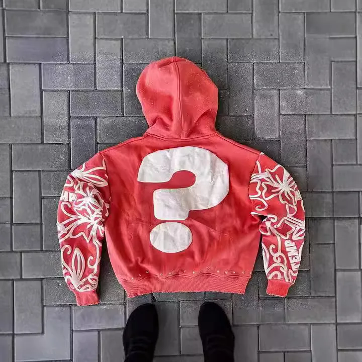 سترة صوفية فضفاضة بغطاء للرأس بطباعة إسفنجية على شكل حرف أمريكي Y2K