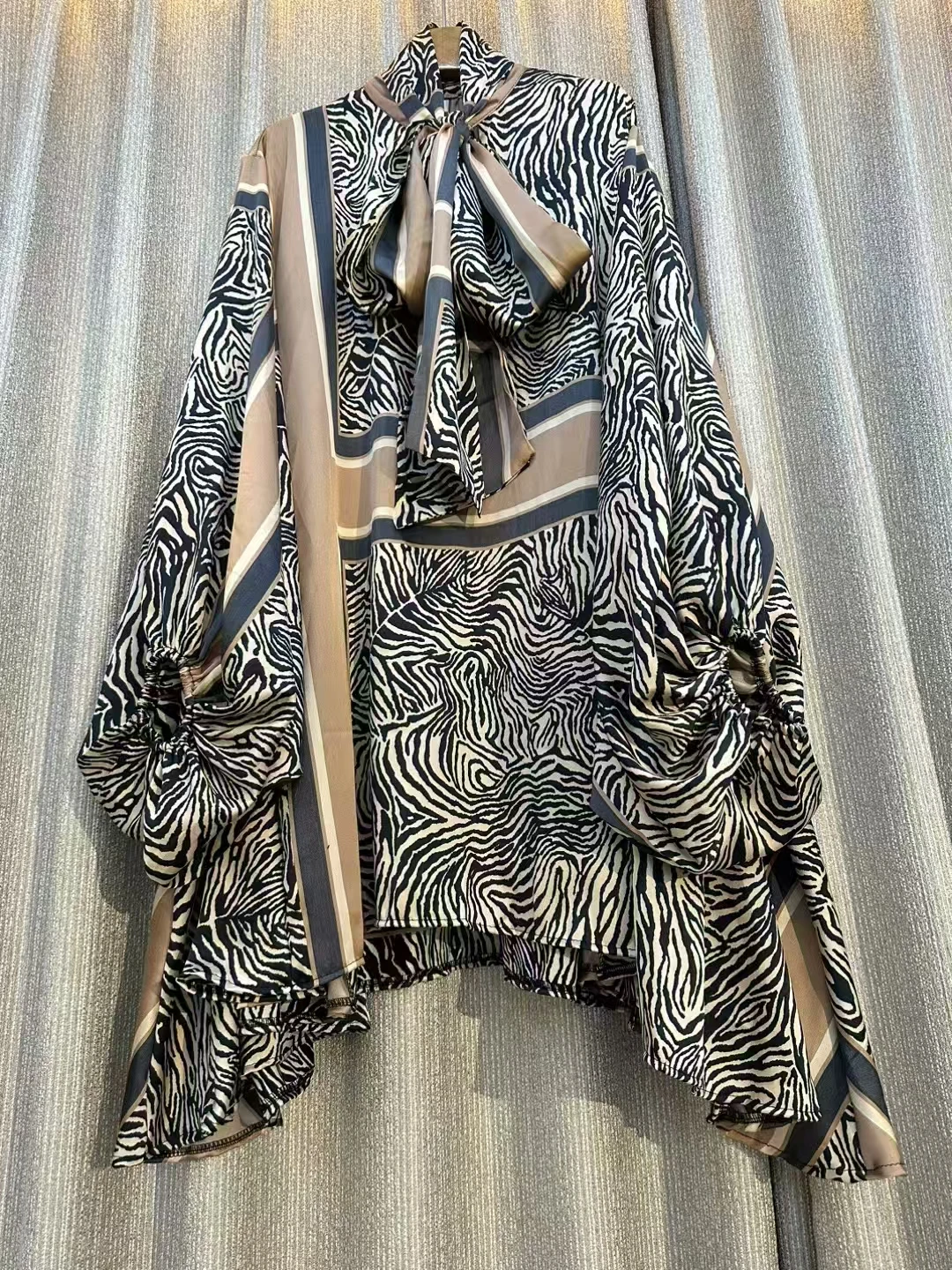 New Asymmetric Chic Fashion Runway Autumn Lace-up Print Casual Blouses Women Bow Elegant Long Sleeve Vintage Loose Clothing