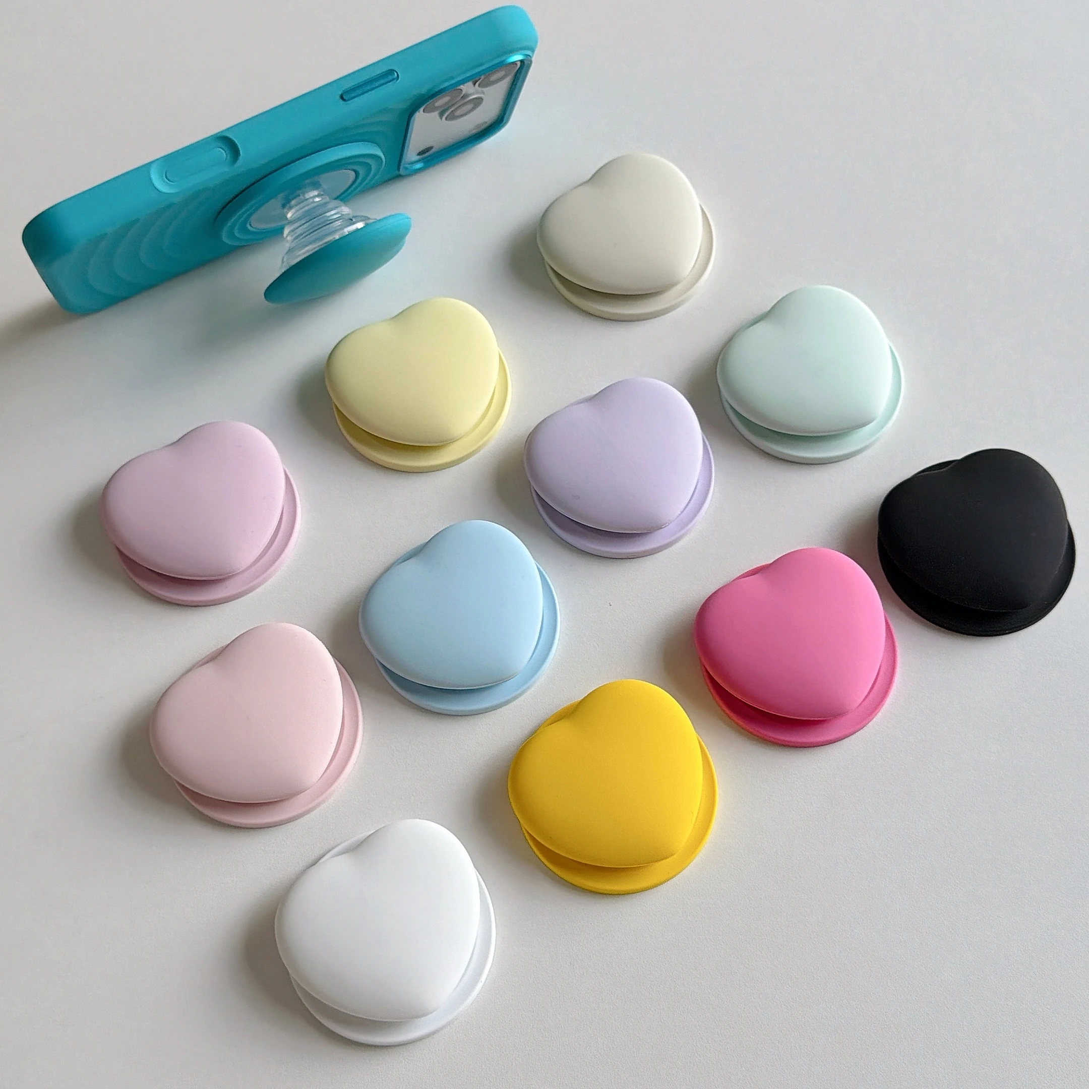 Liquid Silicone Heart Magnetic Mobile Phone Holder for Magsafe Phone For iPhone 13/14/15/16/17/18 Pro Cute Bracket
