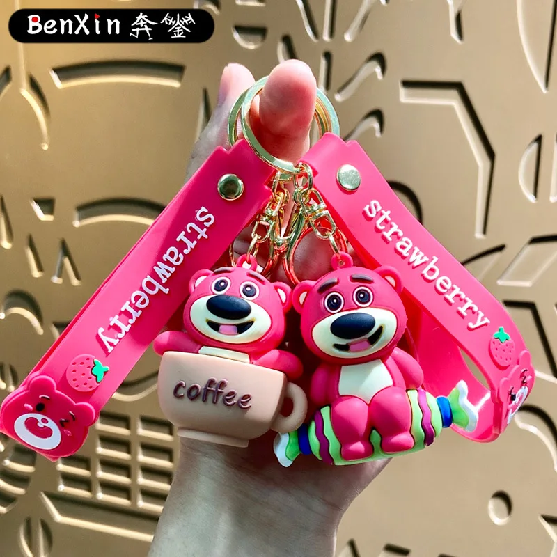ミニソの小さなギフト：絶妙で高級感のあるキュートなイチゴベアの抱っこデザート、キーホルダーバッグペンダント、漫画風カーキーホルダー