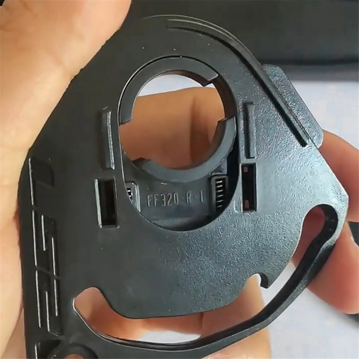 

Премиум-основа для держателя экрана FF320, 1 пара для шлема STROM RAPID