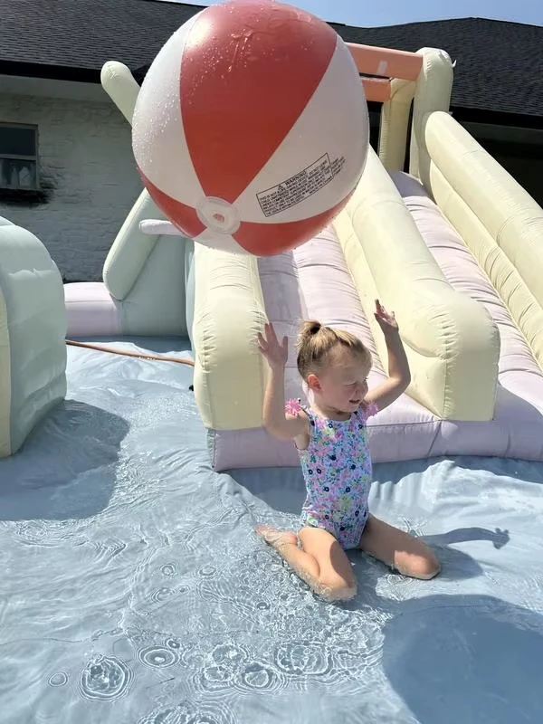 

Надувной батут с горкой и бассейном для детей