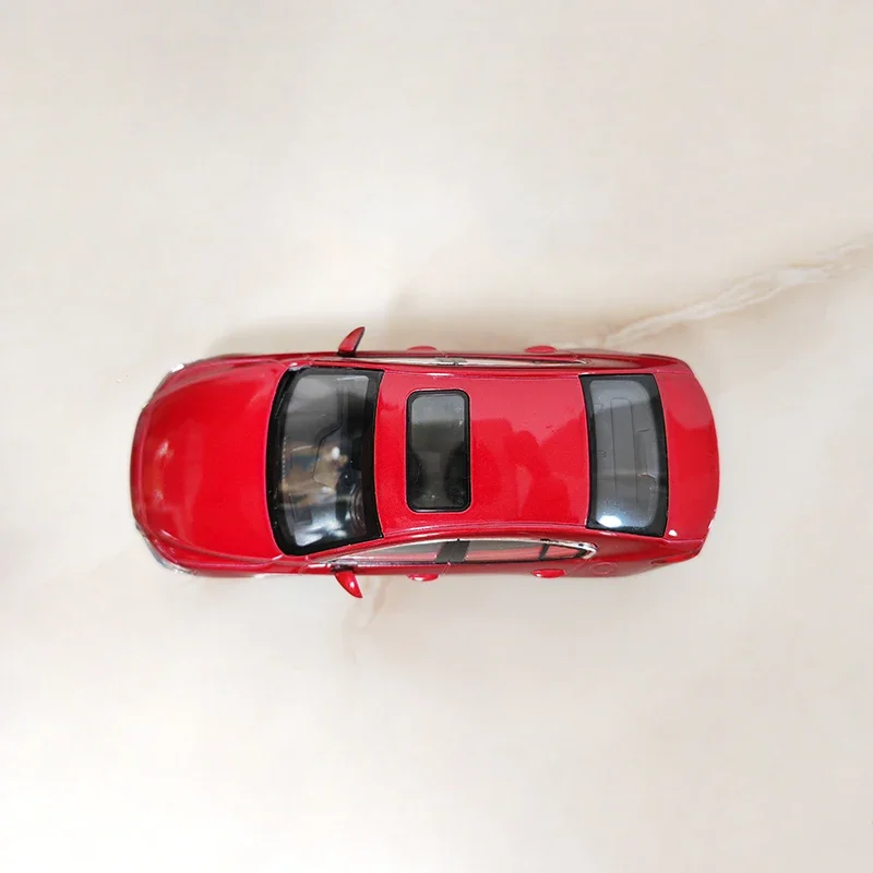 다이캐스트 1:43 스케일 Mazda 3 AXELA 시뮬레이션 합금 자동차 모델 차량 소년 장난감 Collectible Display Gifts 기념품 장식품