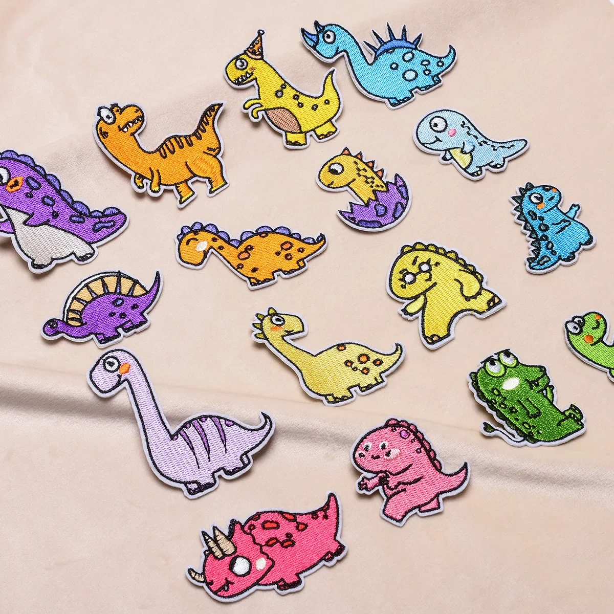 Cute Dinosaur Embroidery Patches for Clothing, Animal Appliques, Iron on Badges, DIY Cartoon Patches on Kids Clothes Stickers