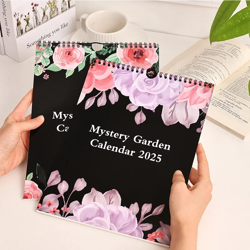 1 PC 2025 ใหม่ภาษาอังกฤษ Dark Mystery Garden ปฏิทินปีประจําปีแขวน Planner ห้องนั่งเล่นห้องนอนโมเดิร์นผนังตกแต่ง