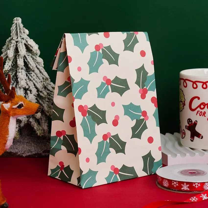 8pcs/12pcs Christmas Candy Gift Box with Tag Kraft Paper Cookie Snack Gift Packing Bags Xmas Party Home Decoration New Year 2025