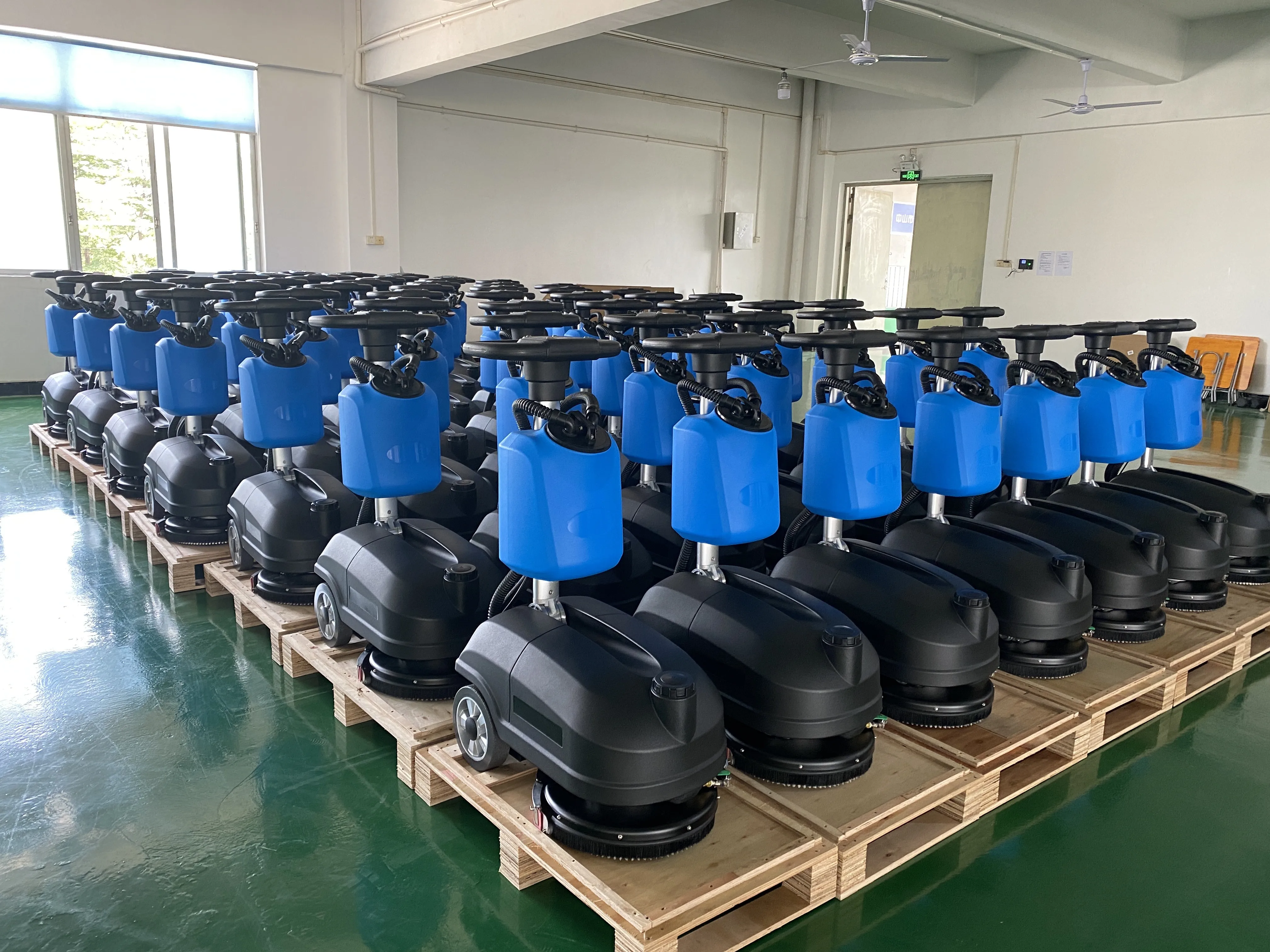 Hot Sale Small Floor Cleaning Equipment Floor Scrubber Industrial And Commercial Auto Scrubber view 6
