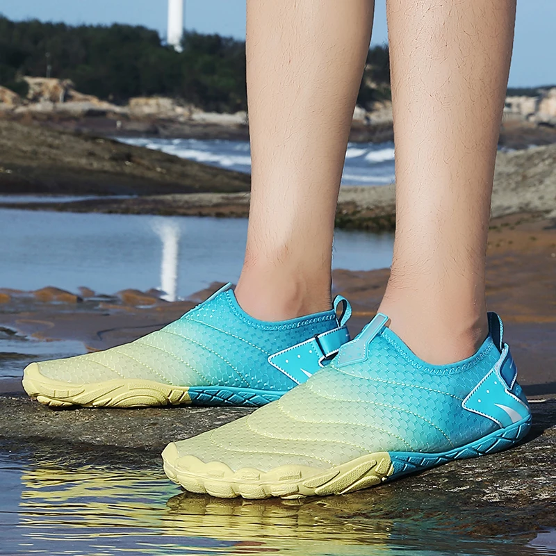 Zapatos de agua para mujer, zapatillas de playa suaves y ligeras, zapatillas deportivas antideslizantes de secado rápido, calzado de Fitness para Yoga en interiores, natación y vadear