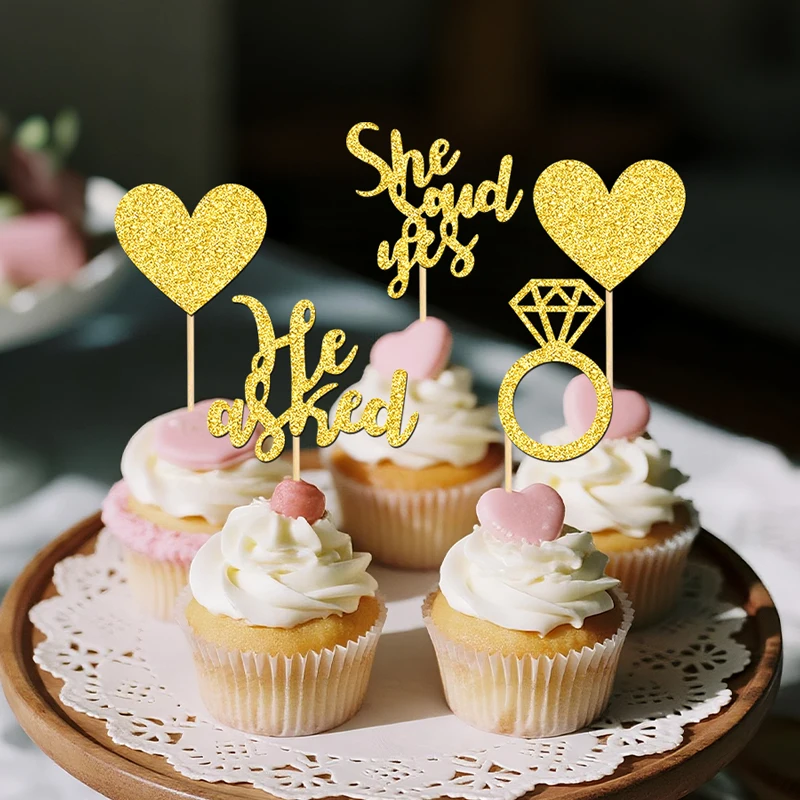 YOMDID 24 Stück Glitzernde Kuchenaufsätze „He Asked She Said Yes“, Cupcake-Aufsätze, Bambus-Cupcake-Dekorationen für Hochzeit, Verlobung – Detail 9