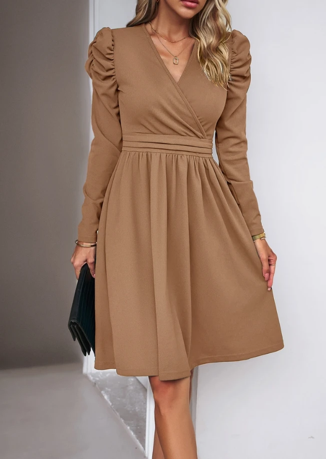 

Women's fashionable and elegant dress 2024 summer new solid color V-neck long sleeved dress