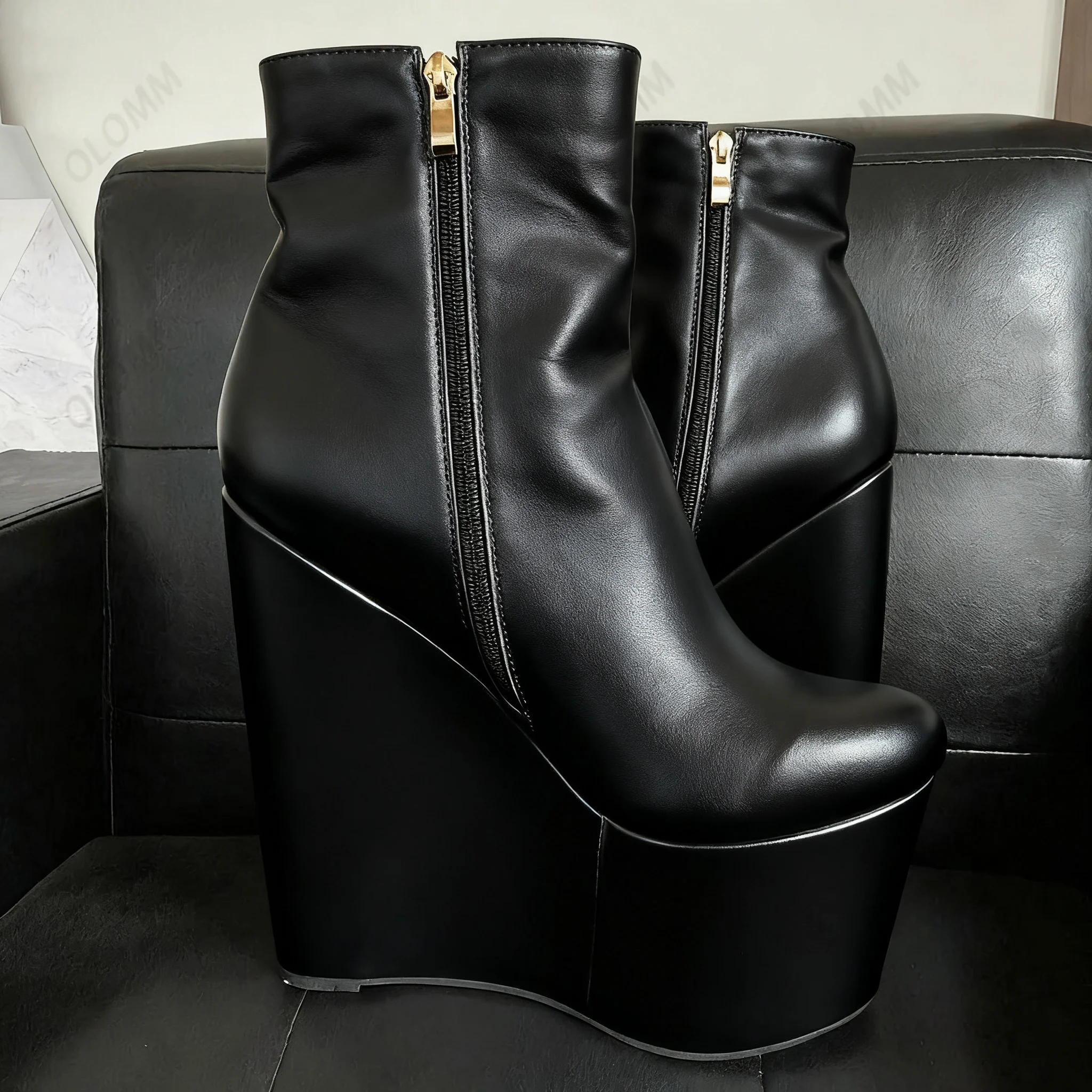 

Ronticool Women's Winter Ankle Boots Patent Leather Wedge Heels round Toe Cosplay Shoes Black plus Size 37