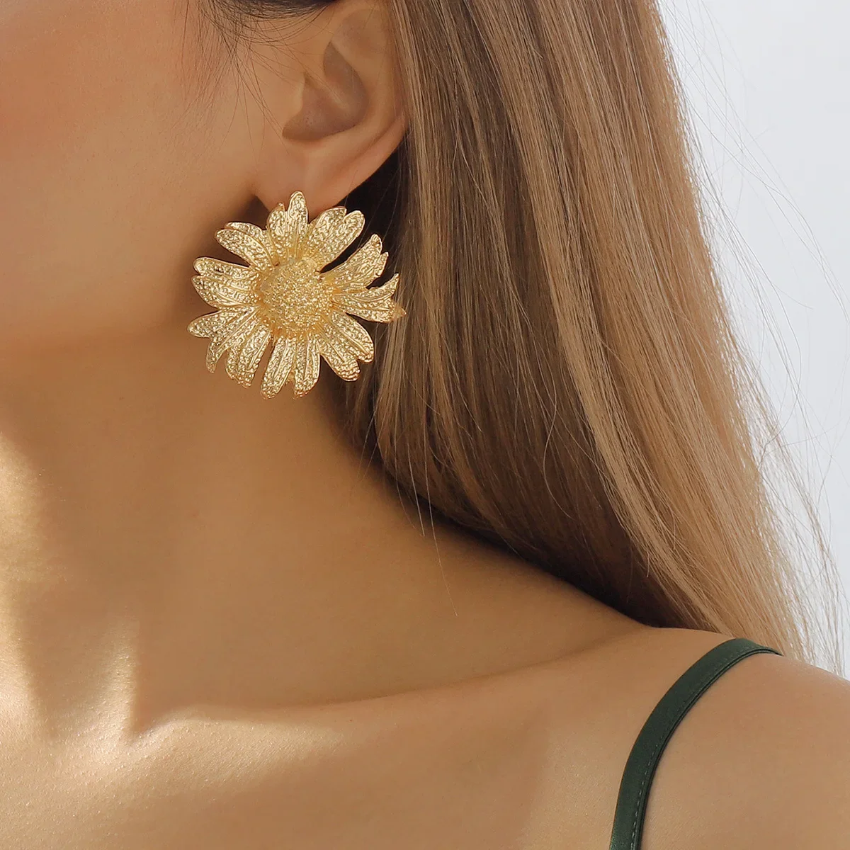 Bohemian Style Women's Metal Flower Earrings Gold and Silver Temperament Personality Exaggerated Earrings Gift Accessories 2024
