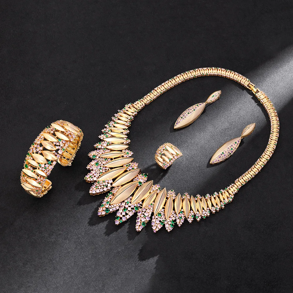 

Ensemble de mariage élégant et sophistiqué, en diamants pleins, brillant et raffiné, pour des fêtes et des banquets de mariées.