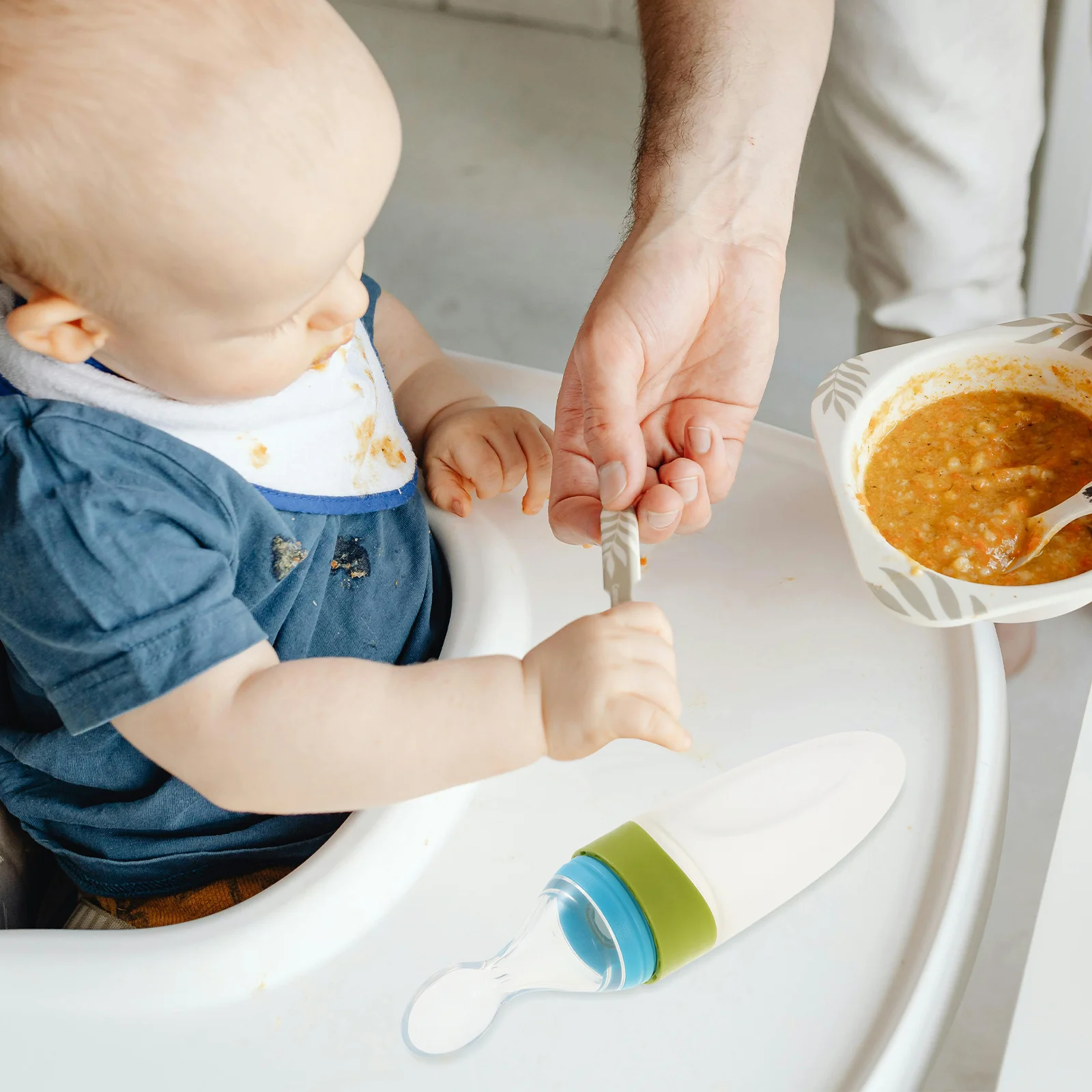 Cucchiaio in Silicone per l'Alimentazione del Bambino con Protezione Morbida per la Dentizione, Design a Spremuta per Erogazione, Facile da Pulire, Ideale per Viaggi - Cereali