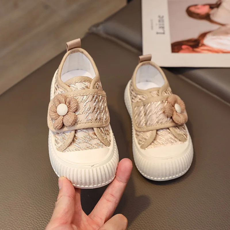 Spring Autumn Girls Canvas Shoes 2026 New Korean Edition Children's Soft Shoes Casual Girls Daily Hollow Out Versatile Sandals