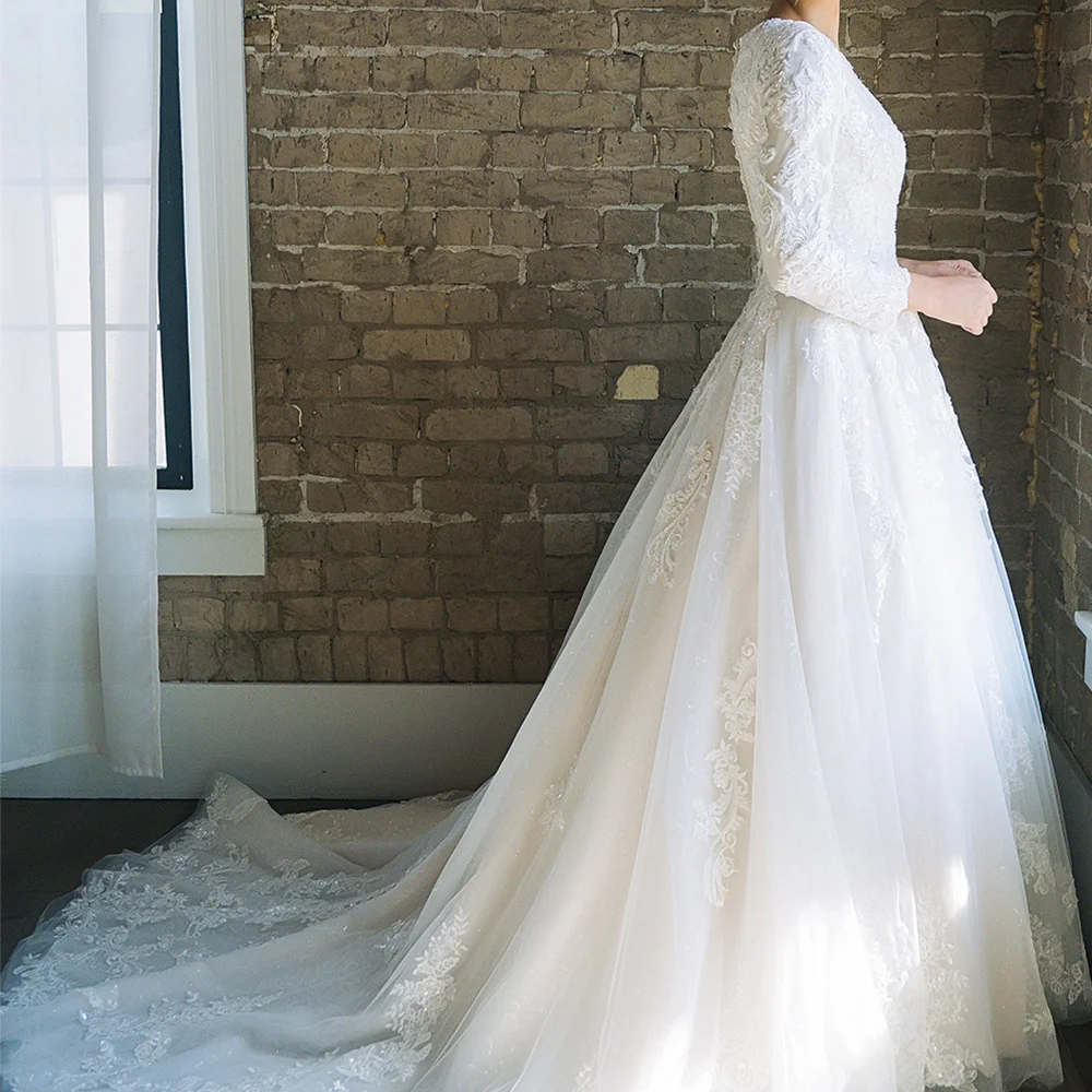 Robes de mariée A-ligne ivoire personnalisées, appliques en dentelle à col rond, entièrement drapées, robes de mariée en tulle plissé, 2025