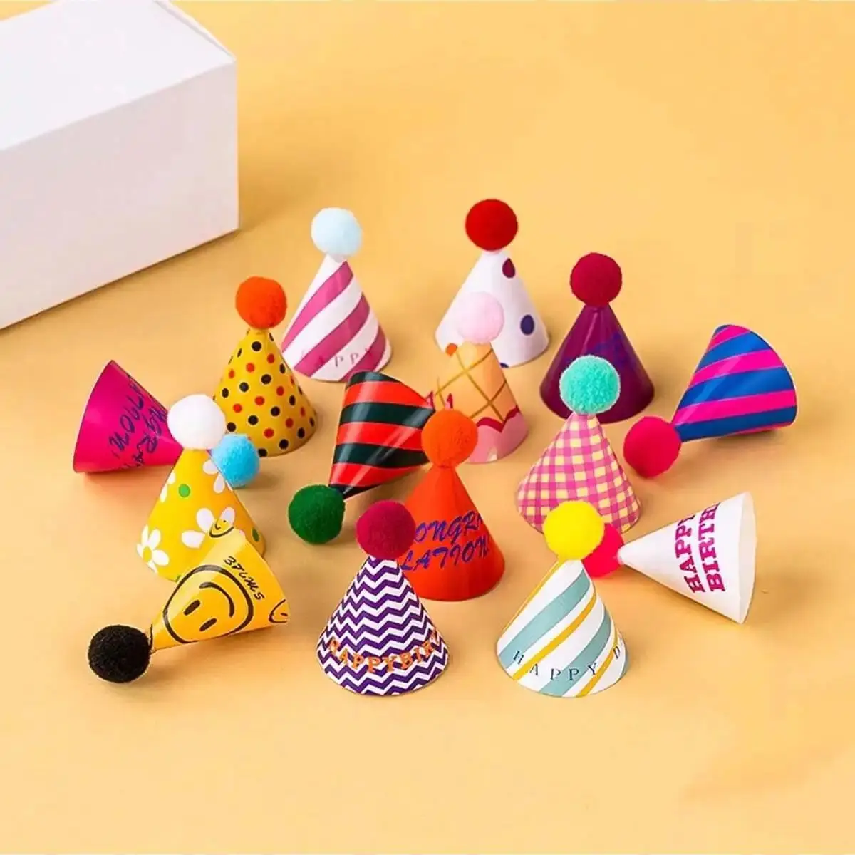 Sortierte Mini-Geburtstagshüte, Kuchendekorationen, Niedliche Cartoon-Hüte als Einlagen, Geburtstagsgeschenk in Zufälligen Farben für Feiertagsfeiern – Detail 2