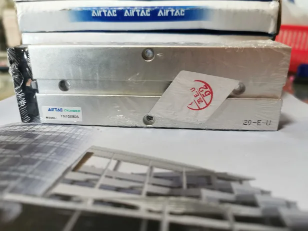 1 個の新しい AirTAC TN10X80S シリンダー