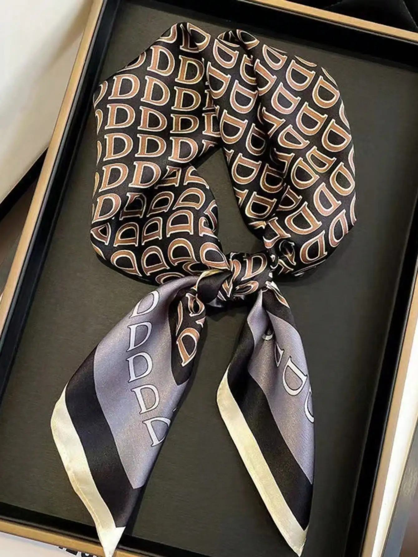 

Fashion printed silk satin headscarf, women's shawl scarf, approximately 28 x 28 inches, suitable for all seasons