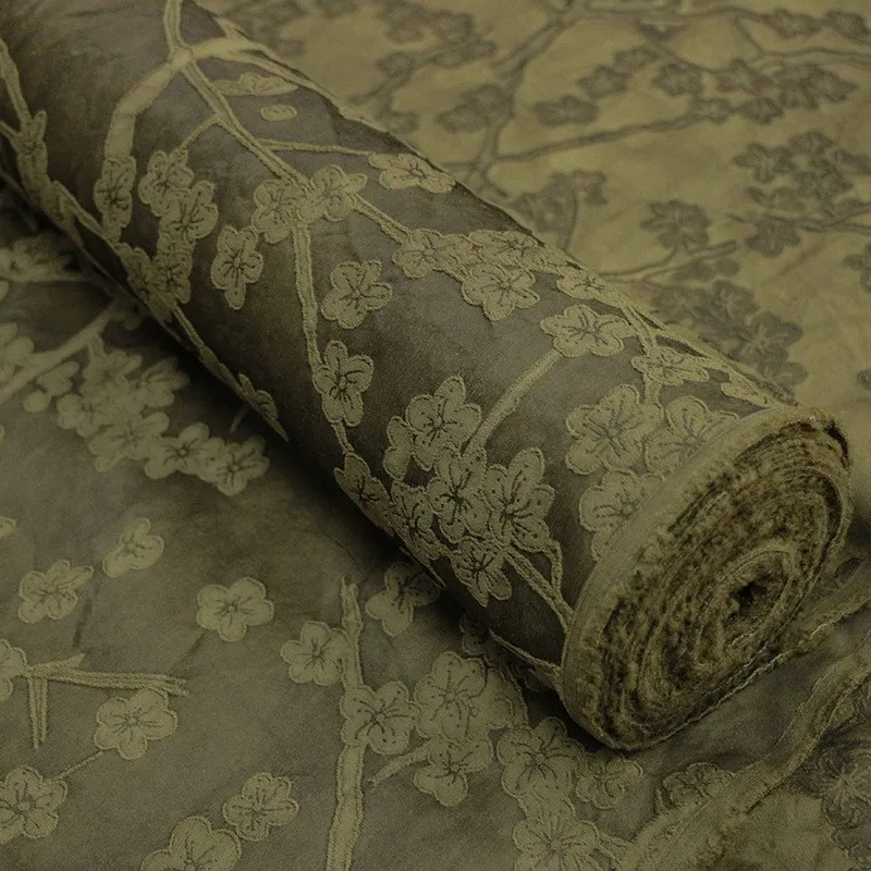 This new Chinese-style autumn and winter fabric traditional plant peels features a powerful silk wool jacquard pattern