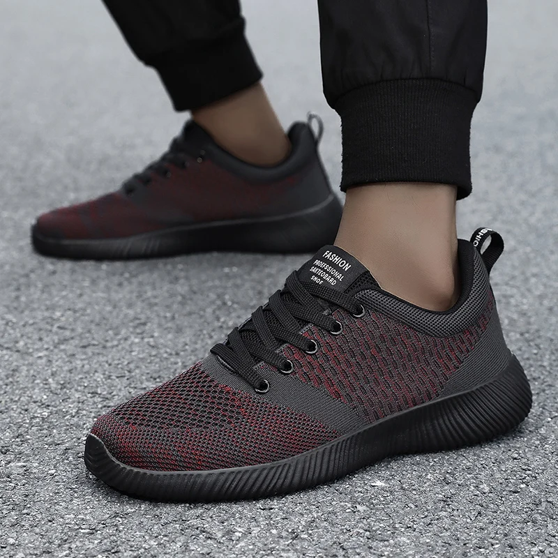 Lightweight Men\'s Running Shoes Breathable Male Sports Shoes Anti-slip Soft Men Sneakers Outdoor Casual Sneakers EVA Sole 39-47