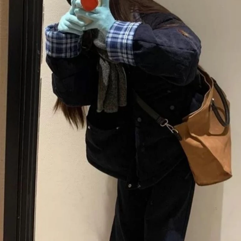 เสื้อแจ็คเก็ตผ้าฝ้ายบุนวมลายสก็อตสีน้ำเงินกรมท่าสไตล์เรโทรสำหรับผู้หญิง ใส่สบายในฤดูหนาว ทรงหลวม ขนาดเล็ก อุ่น